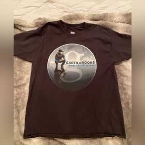 𝅺Garth Brooks world tour 2014-2015 concert t shirt. Size unisex large.